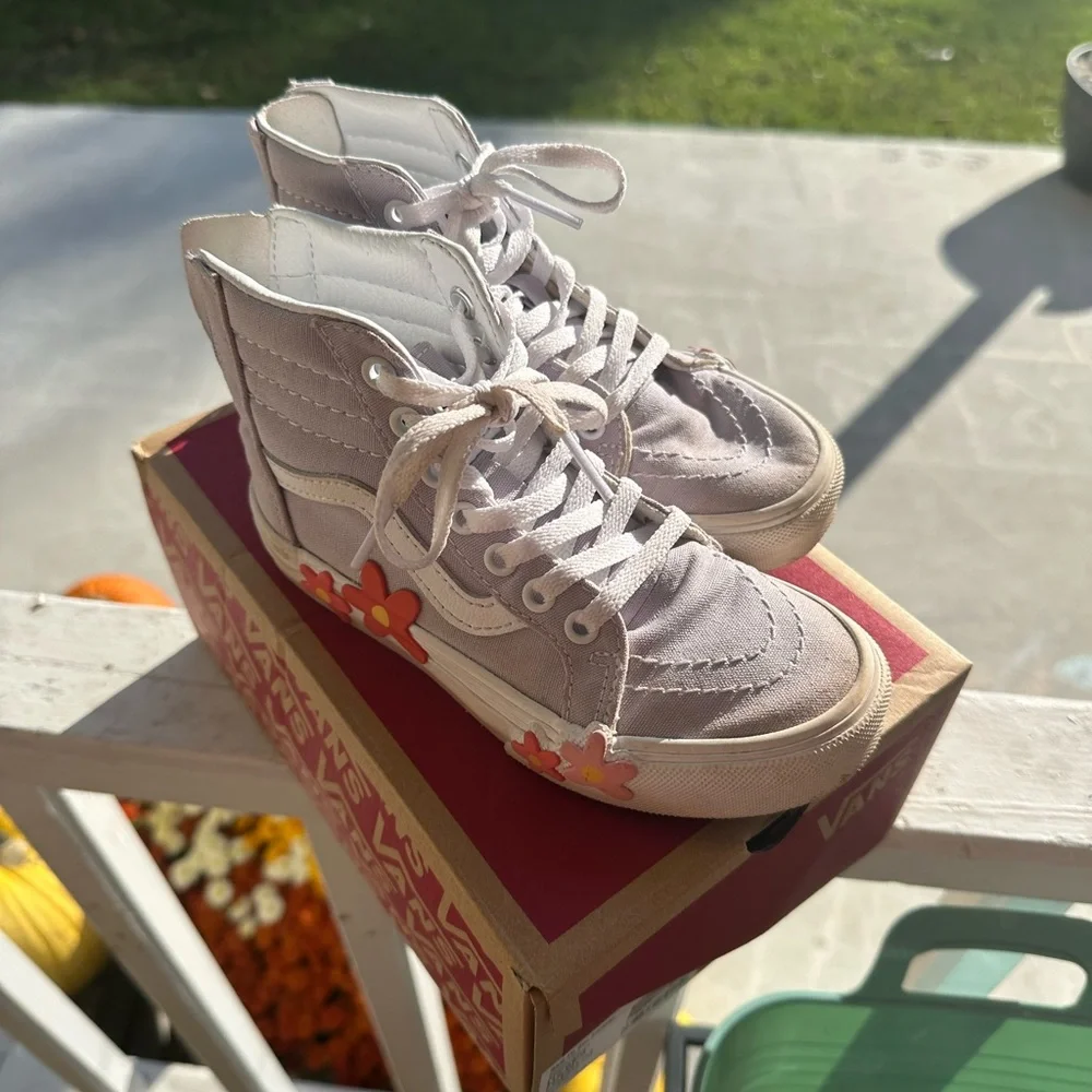 Vans Sk8-Hi Zip Flower Sneakers in Red and Tan - Picture 4 of 6